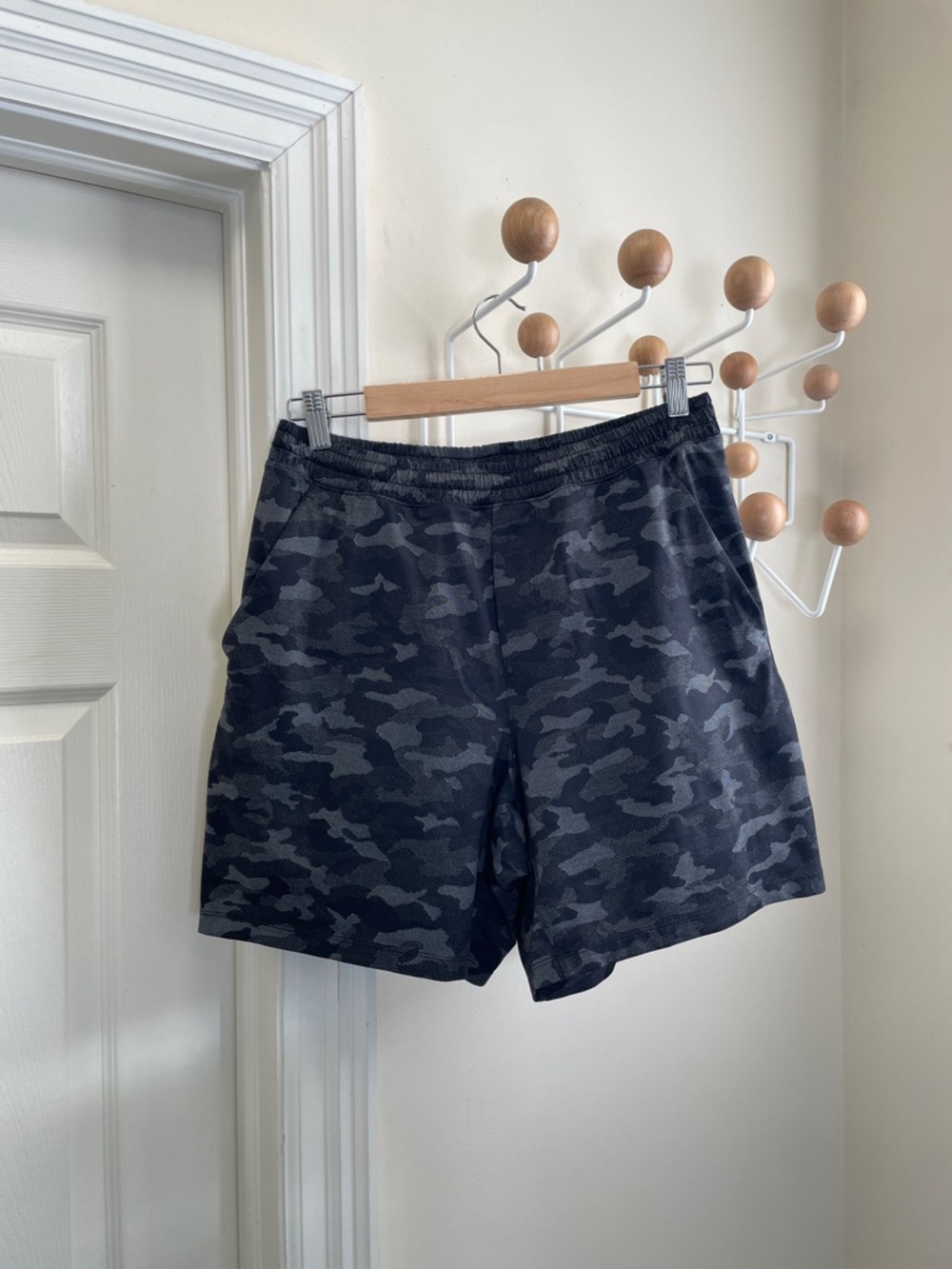 Lululemon -  Pace Breaker Shorts - Camo Black / Grey - L